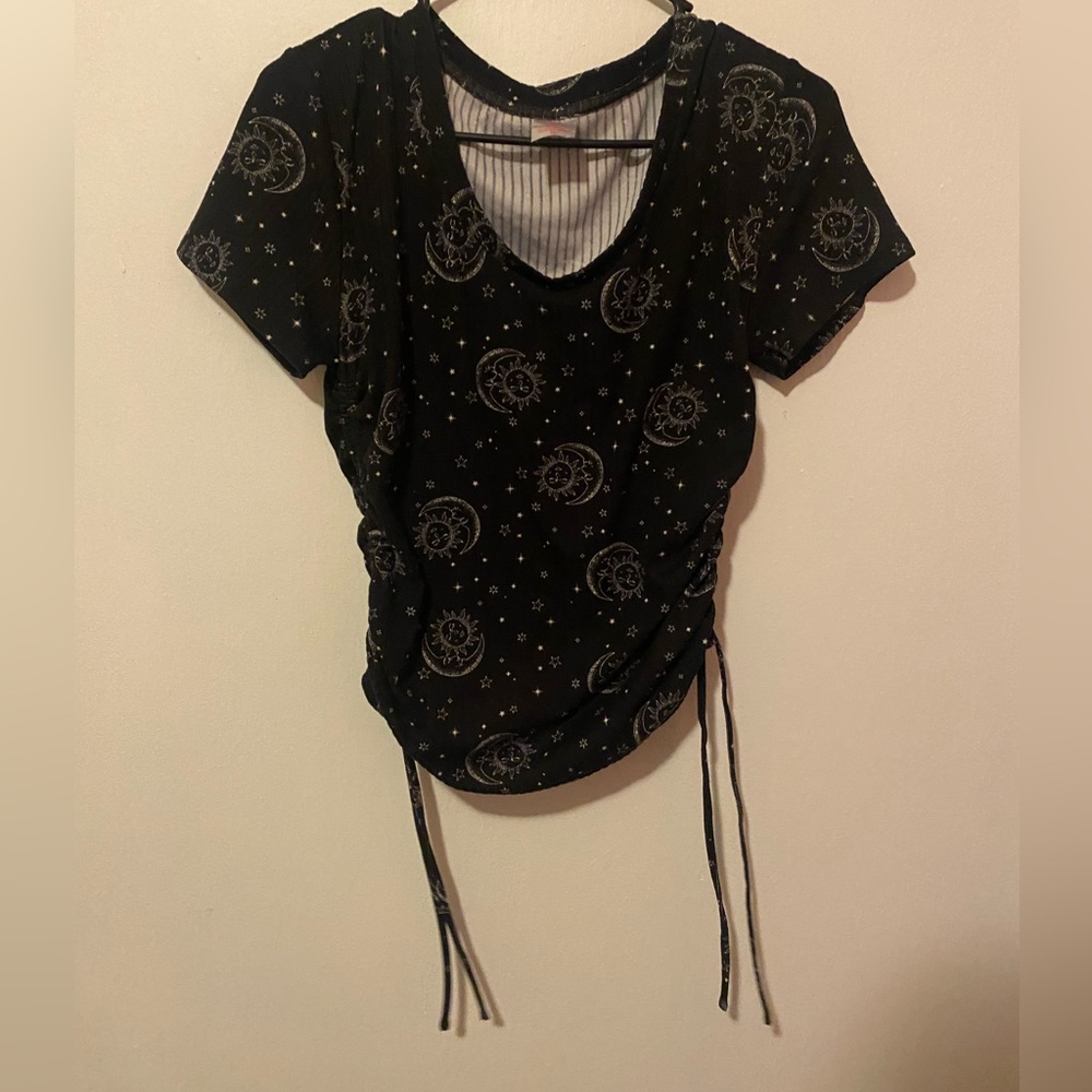 adjustable black shirt